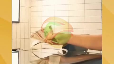 HE KNOCKED ON THE DOOR OF HIS OLD HOME AFTER 13 YEARS. WHAT HE IS UNFORGETTABLE