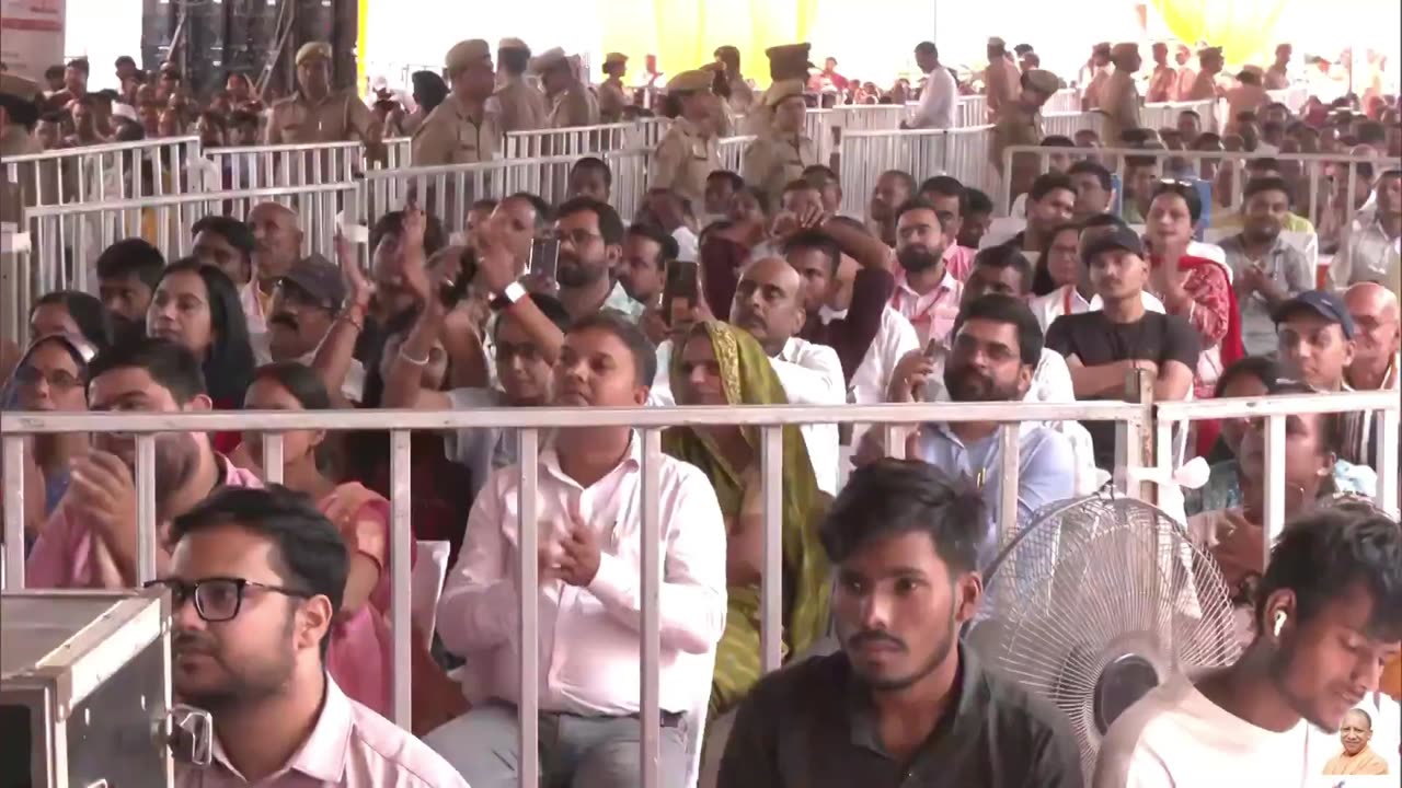 हम लोग लखनऊ में एक आवासीय सुविधा देने जा रहे हैं...दीपावली के पहले हम गरीबों को आवास उपलब्ध