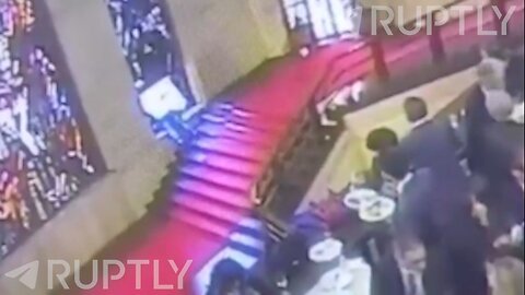 Rozbil vitrážové okno z roku 1932