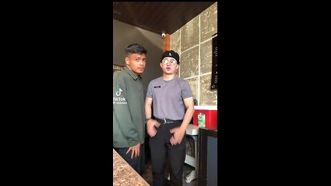 A little moment time while they on duties😂