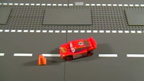 Lego 8200 ‧ Radiator Springs Lightning McQueen - Cars 2 Brickformula Review