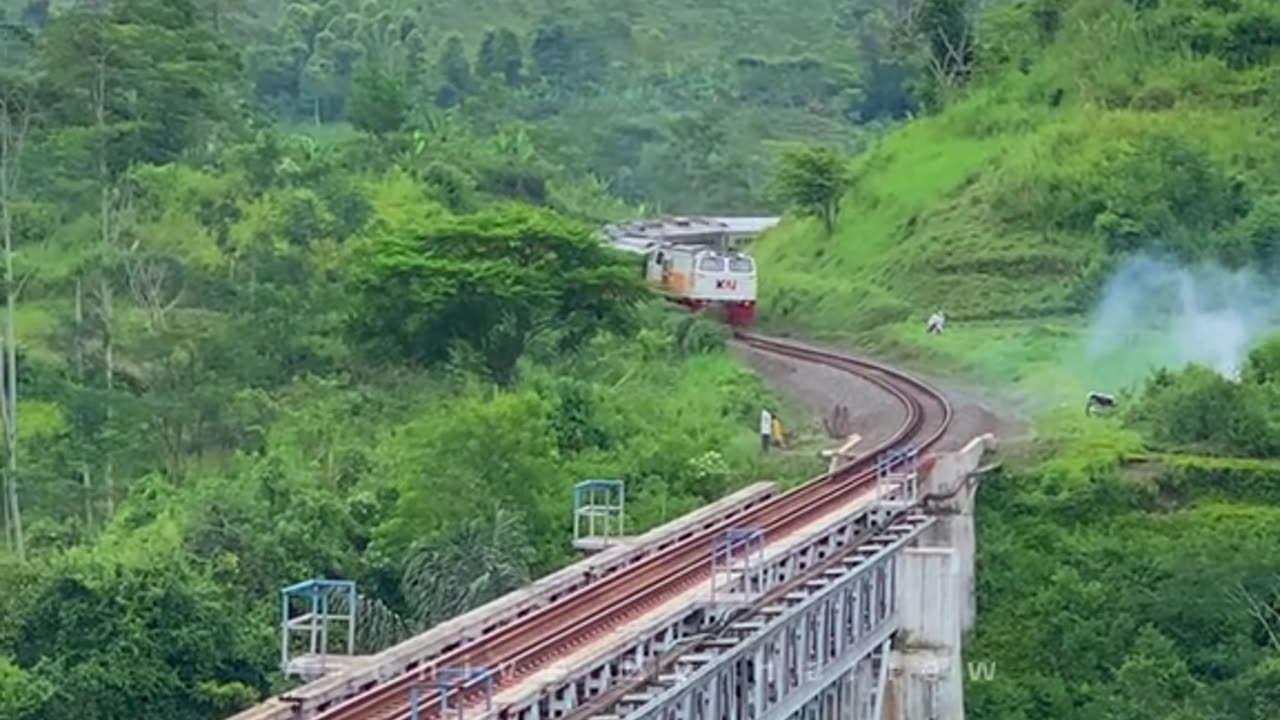 Side View of a High-Speed Train – Unreal Velocity!"