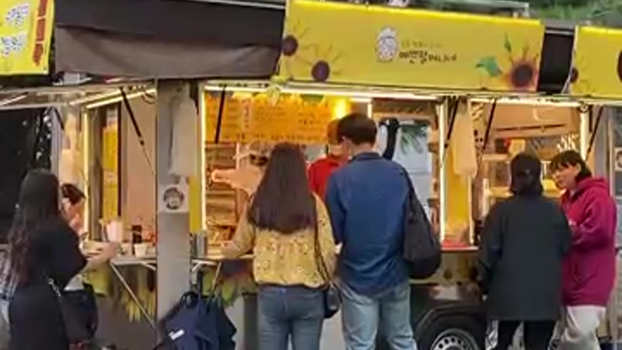 This Happened in the City Center?! Customers Shocked by This Tteokbokki Shop