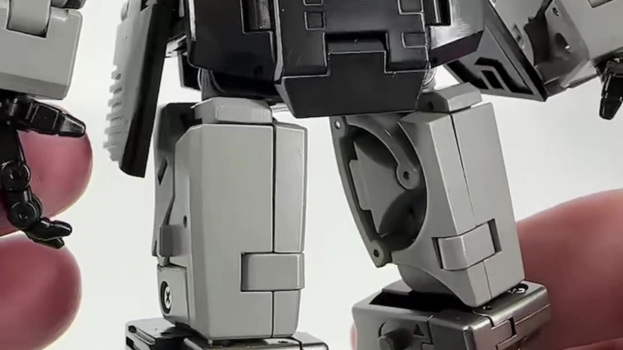 Newage Toys S01 Romulus (aka G1 Megatron) - Review w/ Comparisons