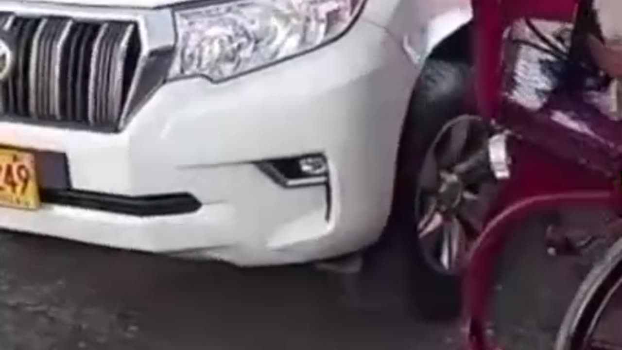 Coche eléctrico choca con una camioneta en Cartagena