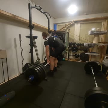 Deadlift with bands 240kg