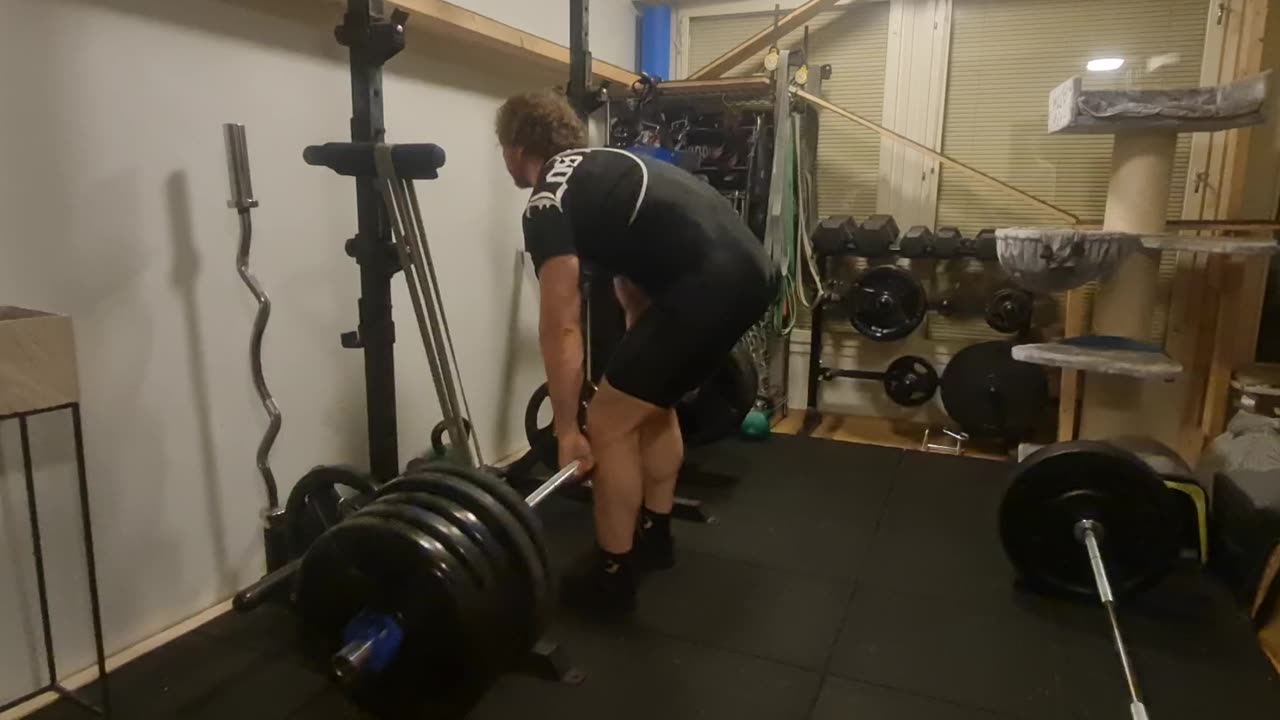 Deadlift with bands 240kg