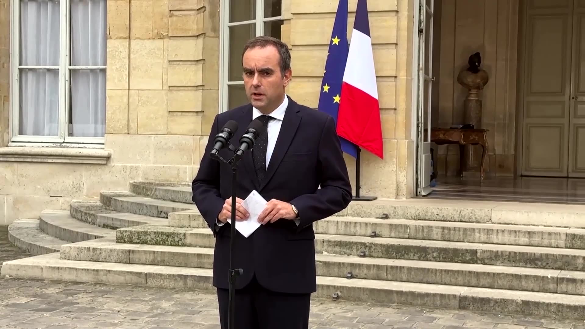 Frances political future is unclear, says analyst