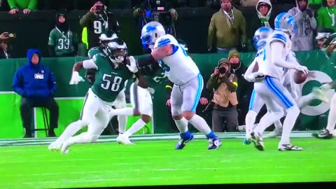 Philly Defense almost cuts Lions QB in half 😂