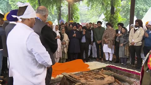 LIVE__PM_Modi_pays_tribute_to_former_PM_Dr._Manmohan_Singh_during_State_funeral