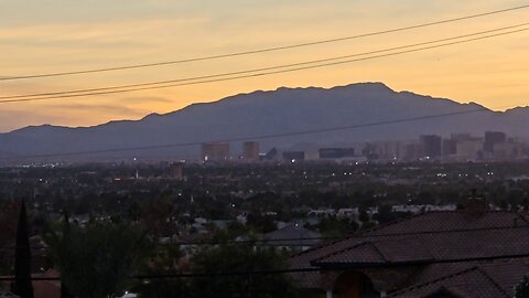 Did you SEE tonight's Las Vegas sunset? Check THIS out! 11.05.2025 #follow #lasvegas #travel #gaming