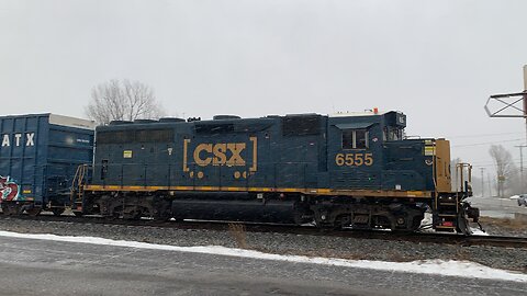CSX Geep 6555 with 3 rail cars in the North Country