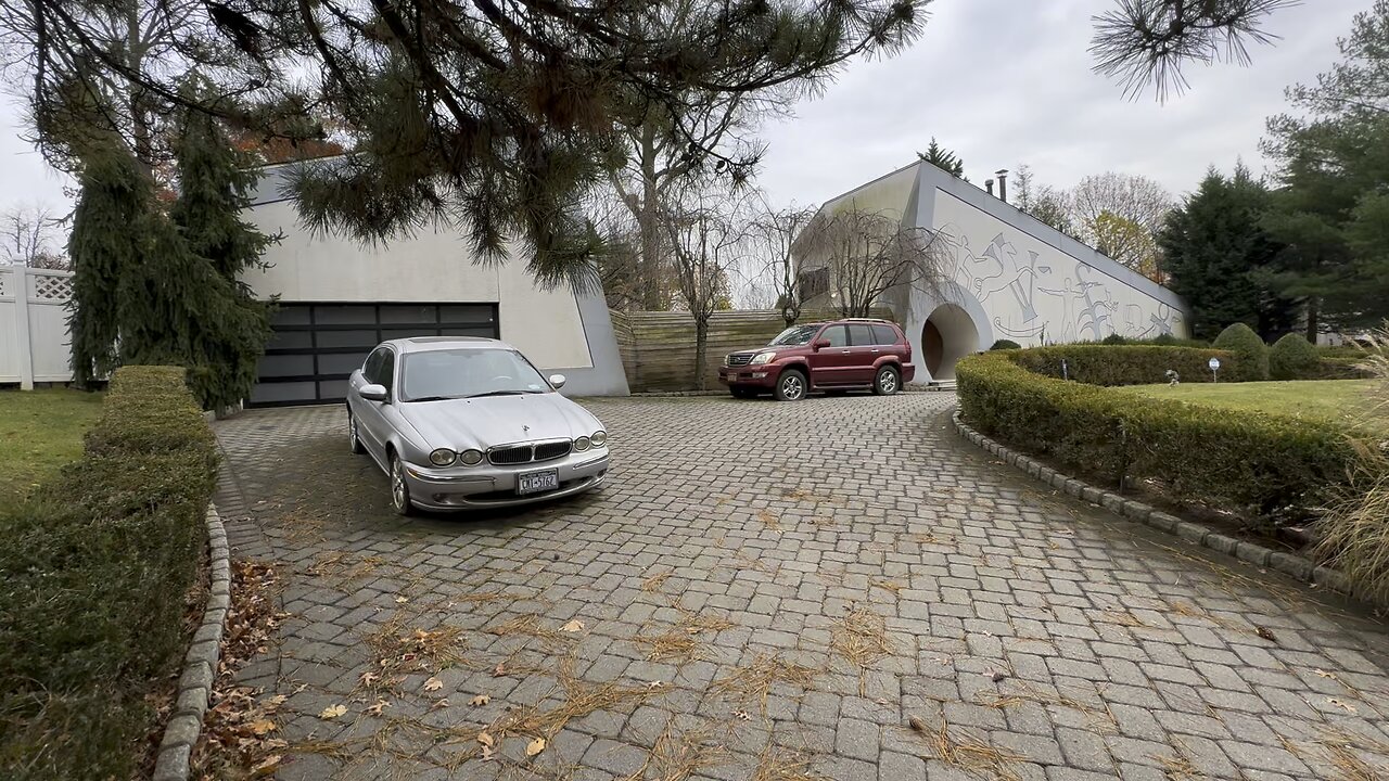 Frank Lloyd Wright-style Home on Todt Hill Designed by Charlie Azzue