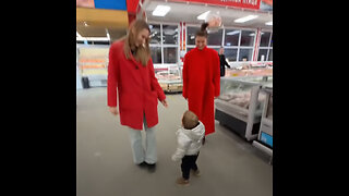 "¿Quién de ustedes es mi mamá?"