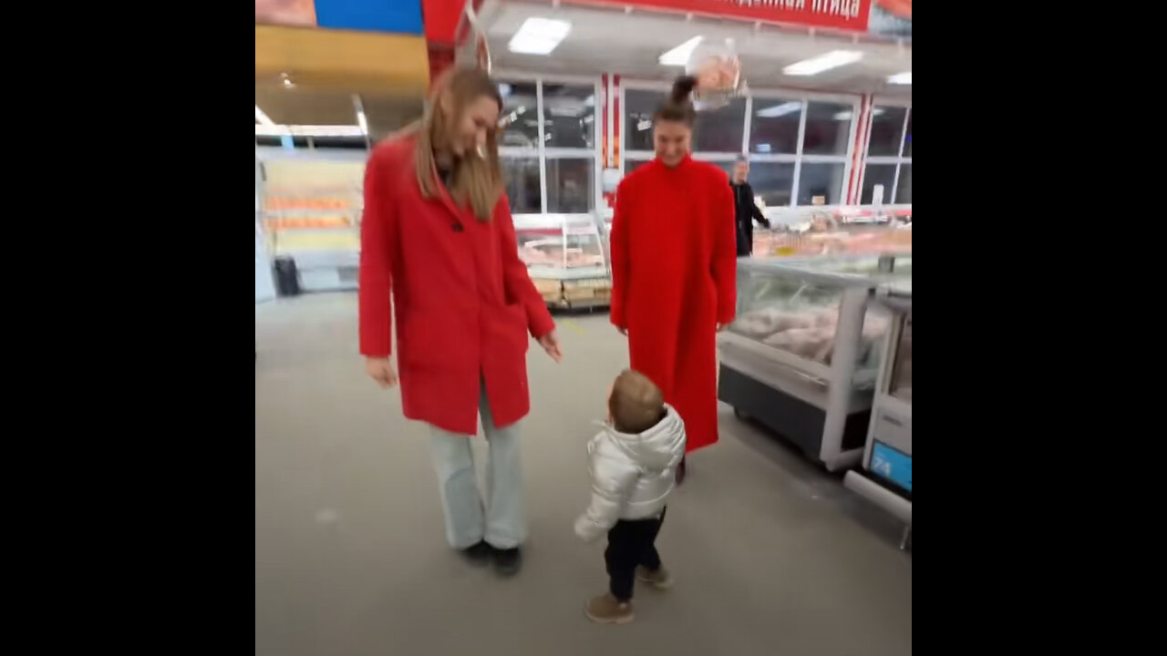 "¿Quién de ustedes es mi mamá?"