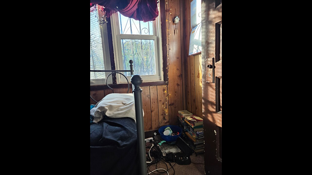 It's sunny 🌞 outside