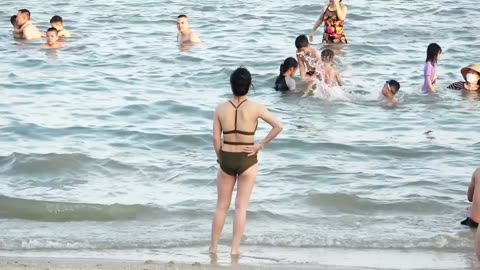 Beach walk - Bikini sexy, watching the beautiful girls in Ha Long is great