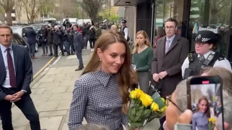 Heartwarming Moment Princess Catherine Runs Over to Receive Flowers ❤️