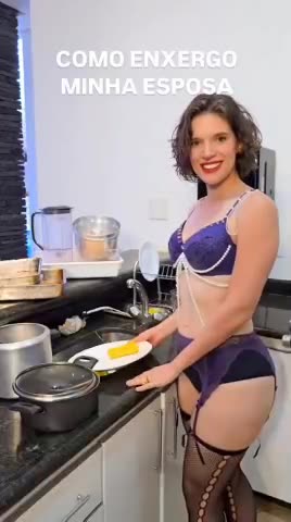 Omi que mostra o traseiro da esposa na Internet pra ganhar laiques....