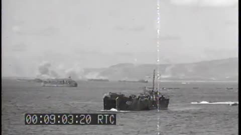 LCIs HEAD FOR BEACH... - LCIs HEAD FOR BEACH & SHOOT 40MM GUNS; LCs HEAD FOR BEACH; T - 428-npc-4435