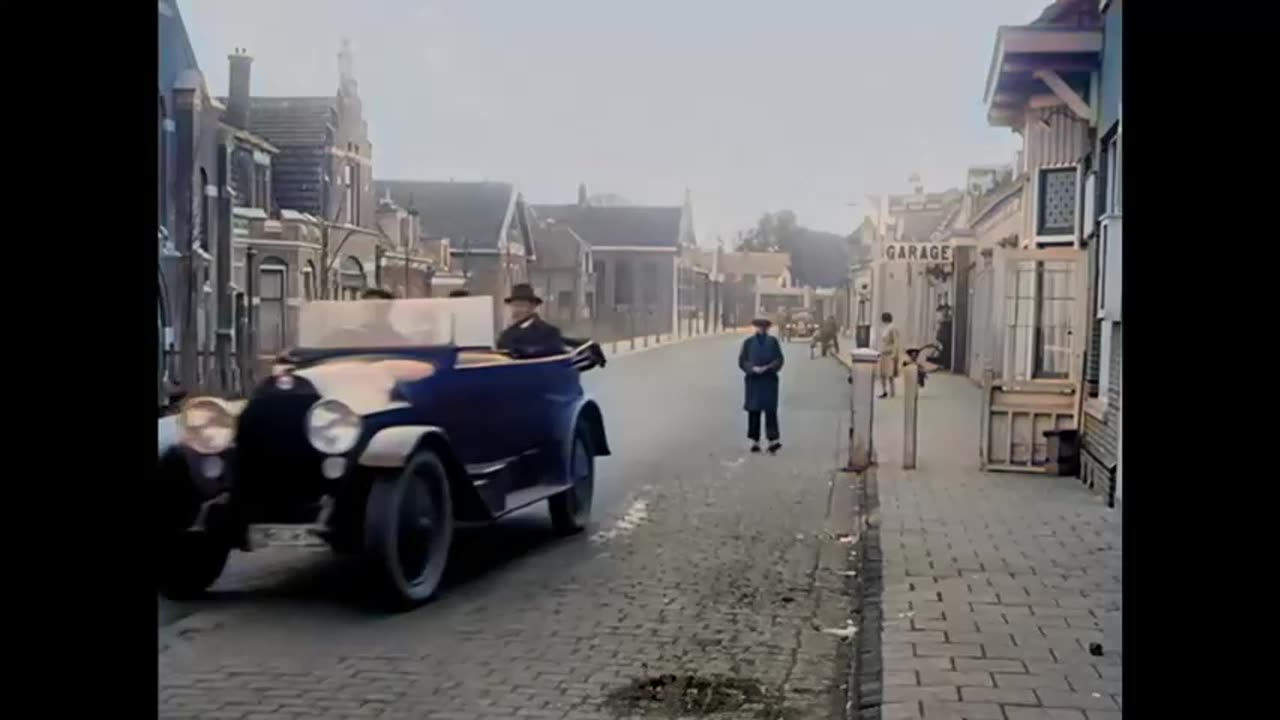 Holland’s Narrow Lanes: A 1925 Motor Adventure in Color!