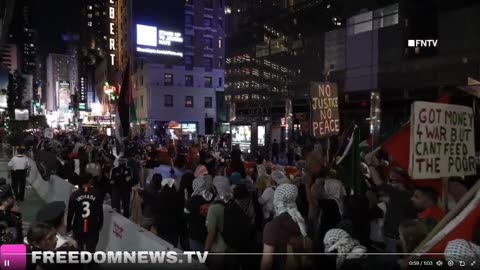 BREAKING: Hàng trăm người Hồi giáo vượt qua hàng rào cảnh sát ở thành phố New York...