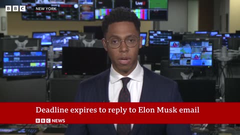 Federal workers left confused as deadline expires to reply to Elon Musk email | BBC News