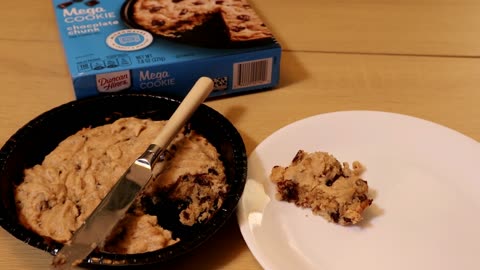 Duncan Hines Mega Cookie Chocolate Chunk Includes 6 Inch Pan Review