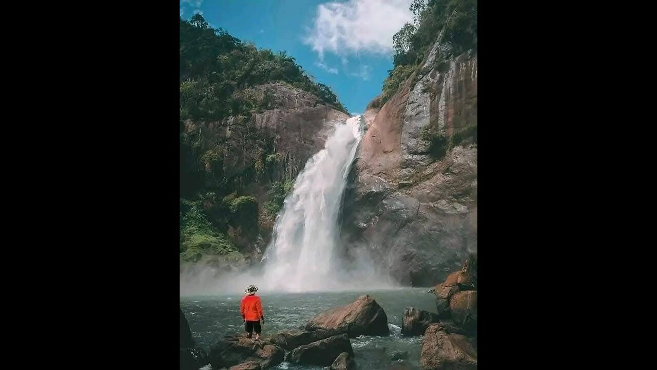 CASCADING MAJESTY: DUNHIDA FALLS, SRI LANKA'S MISTY SPECTACLE
