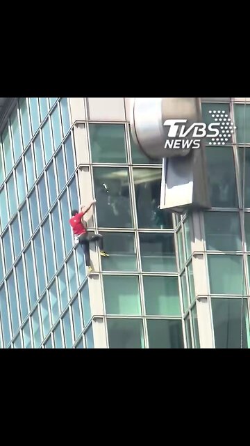 👀 Alex Honnold has completed a landmark free solo ascent of Taipei 101, Taiwan's iconic skyscraper