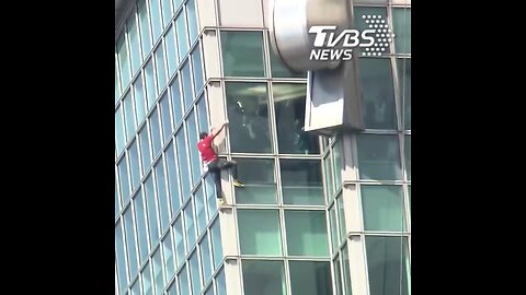 👀 Alex Honnold has completed a landmark free solo ascent of Taipei 101, Taiwan's iconic skyscraper