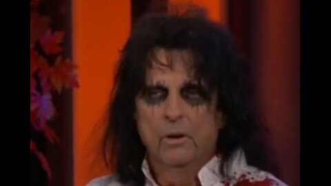 Alice Cooper's pre-concert ritual #alicecooper #kimmel
