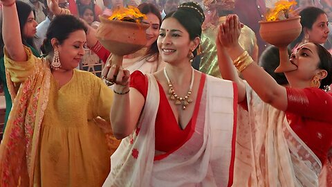 Devoleena, Tanishaa Mukerji and Sumona Chakravarti Dhanuchi Naach at North Bombay Durga Puja 2025
