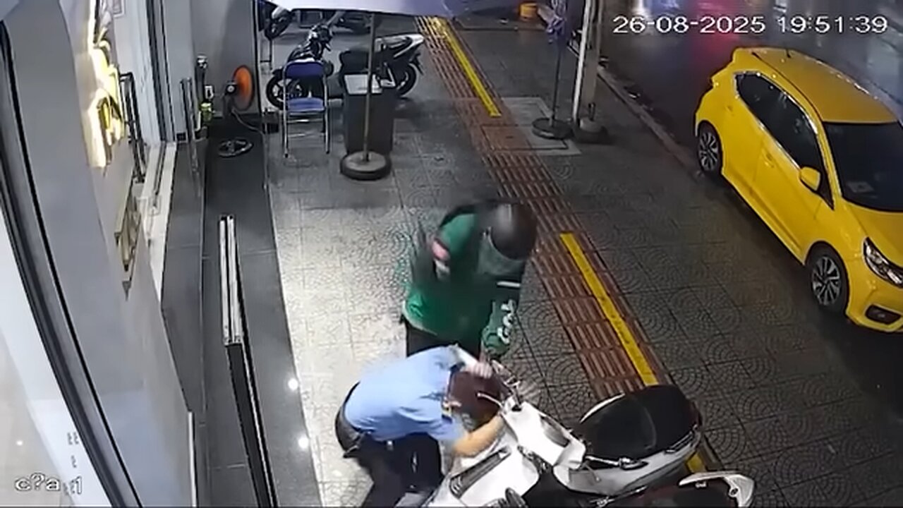 MUST WATCH! American Tourist Beats Vietnam Guard in Head with Iron Pipe Before $31K Jewelry Heist