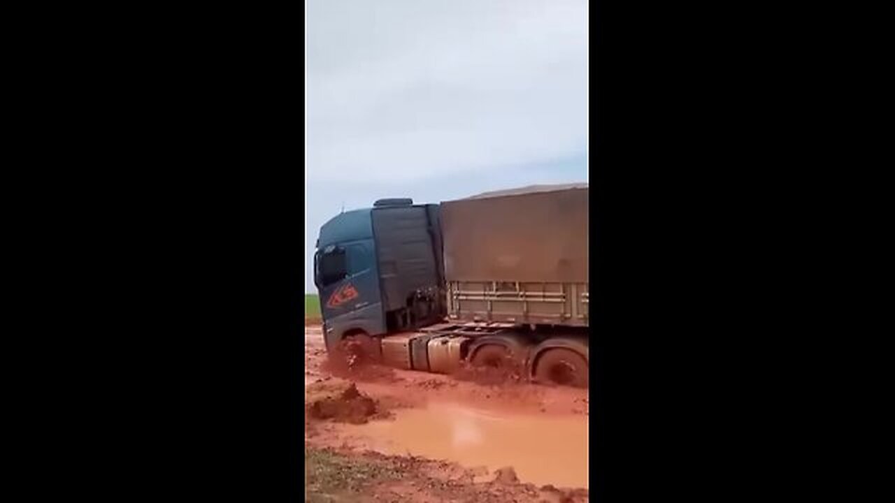 The truck got stuck in a big hole! Will it get out of this_