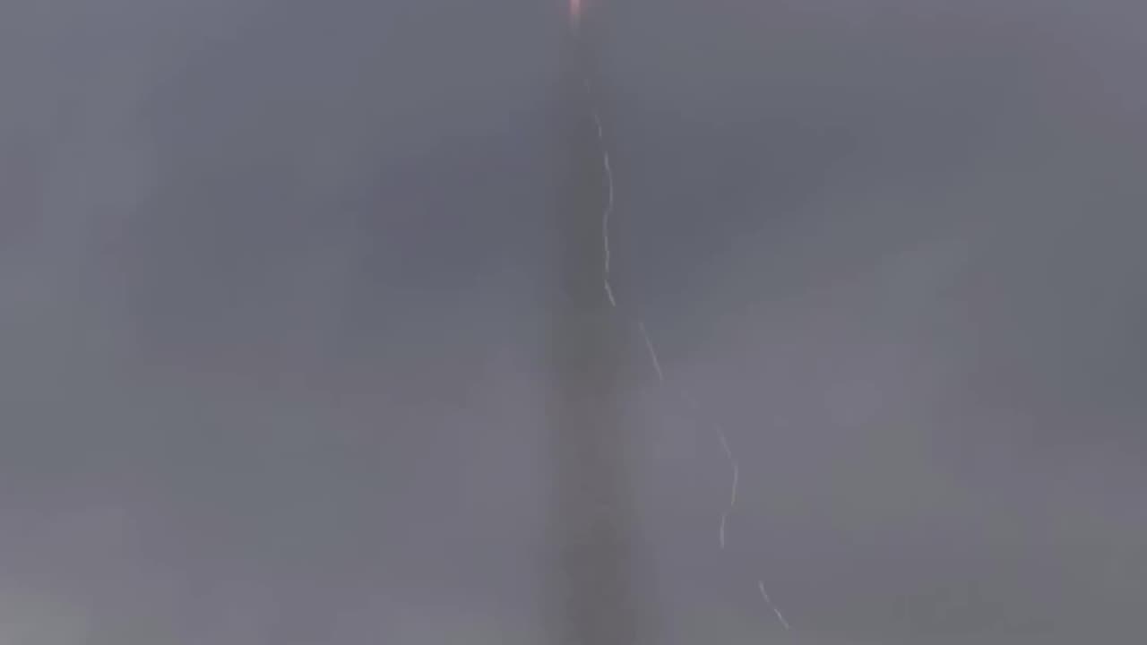 Rocket gets struck by lightning and keeps going