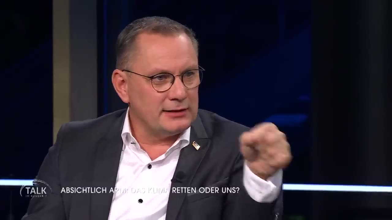 Absichtlich arm: Das Klima retten oder uns? | Talk im Hangar-7