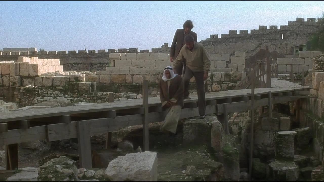 The Omen 1976 Gregory peck . Remastered