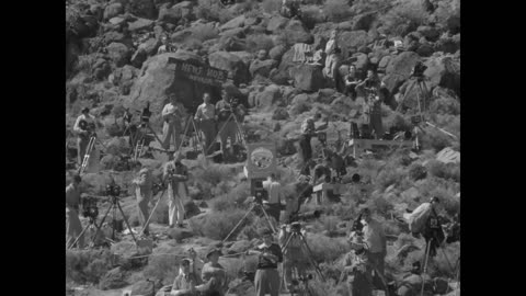 NEWSMEN WATCH ATOMIC T... - NEWSMEN WATCH ATOMIC TEST, NEVADA PROVING GROUNDS, NEVADA - 111-lc-30042
