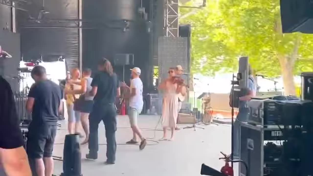 Barefoot Singing Group