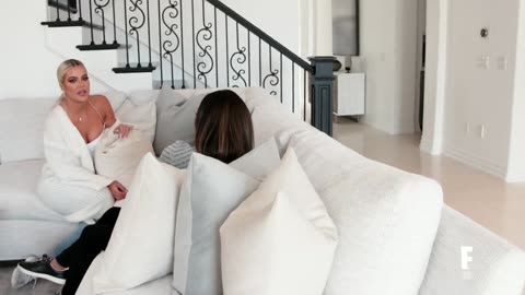 Khloe_Kardashian__Keeping_Up 4