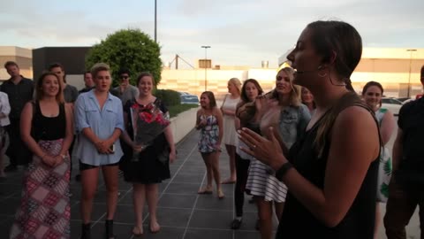 Breaking: Aussie guy proposes to girlfriend in packed cinema. Best wedding propo