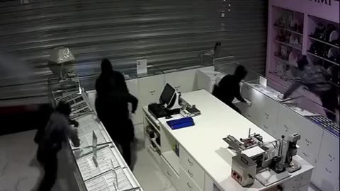 🧙️✨ Clever Fog Trick Stops Thieves Instantly! | FeedMyCuriosity
