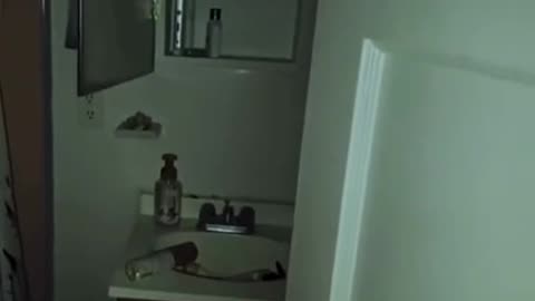 😱👻 What Would You Do If This Happened to You? Spirit Box | TheHauntingHour