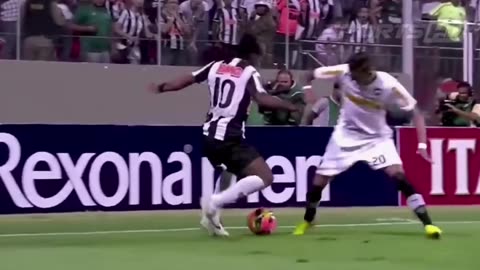 Ronaldinho's Spectacular Play: The Golden Pass Moment