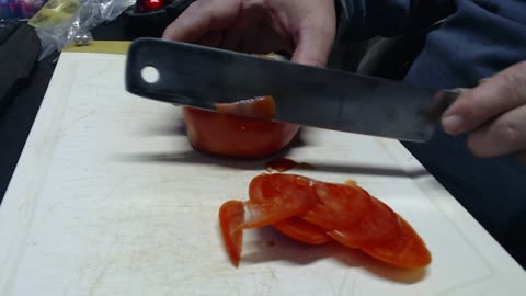 tomatoe cutting