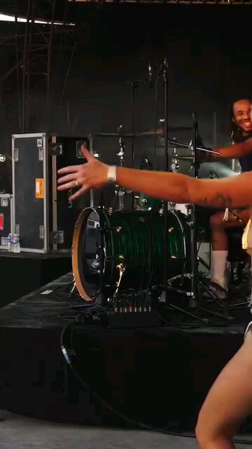 AMY AND THE SNIFFERS