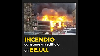 Los equipos de emergencia de Utah, EE.UU., luchan contra el incendio de un edificio