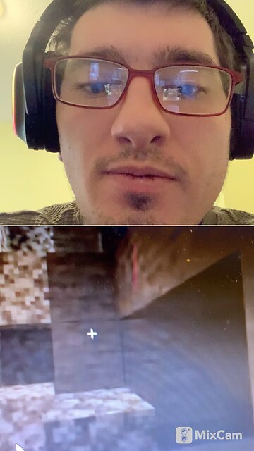 My reaction to mmjoemele playing Minecraft