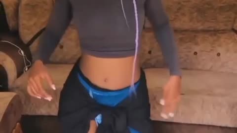 Sexy Ebony Knows How to Shake it!